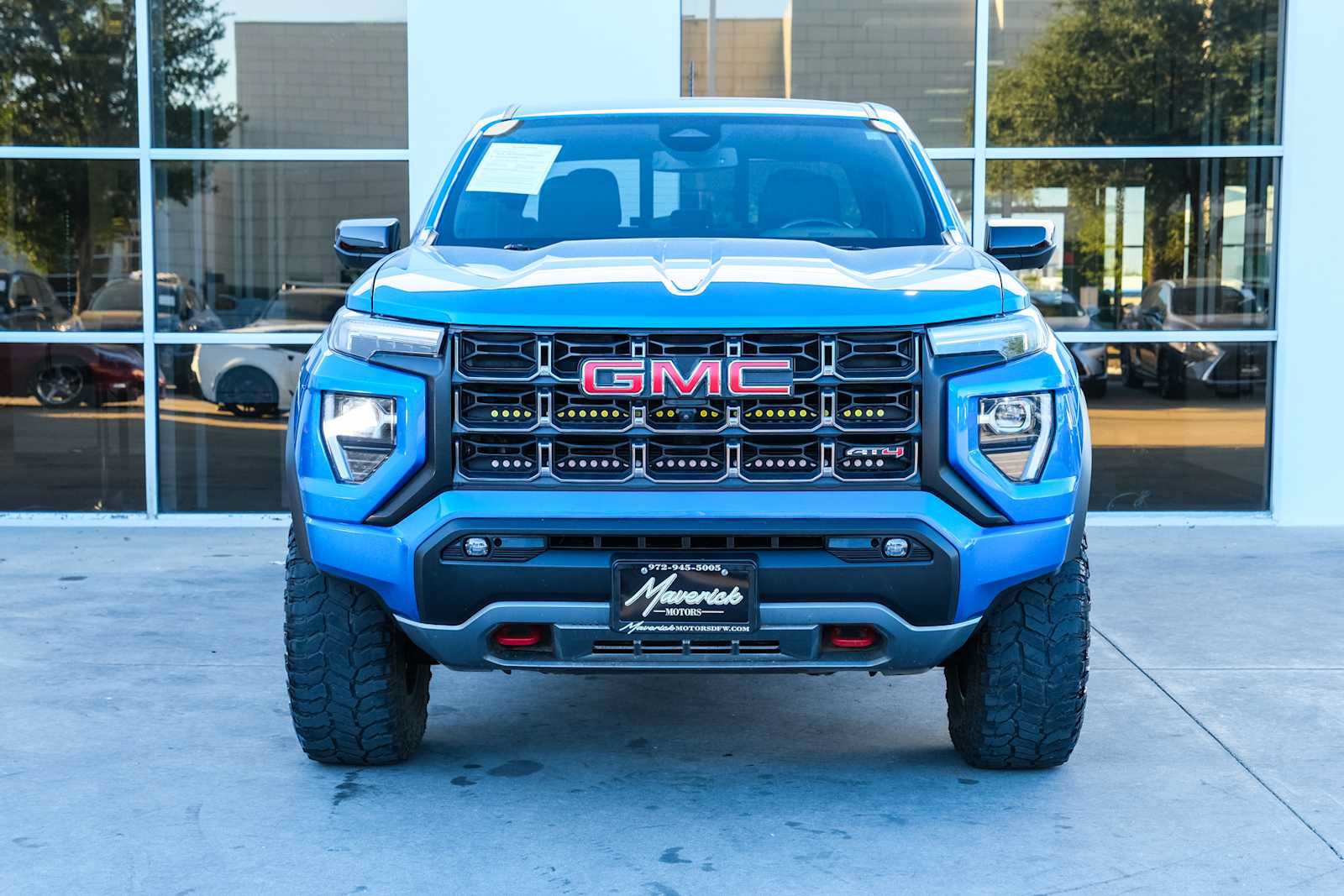 Used 2024 GMC Canyon AT4 w/ Technology Package AWD/4WD image 2