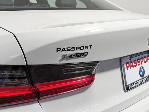 Used 2025 BMW 330i xDrive Sedan w/ Convenience Package image 11