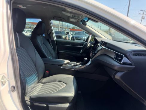 Used 2020 Toyota Camry SE image 22