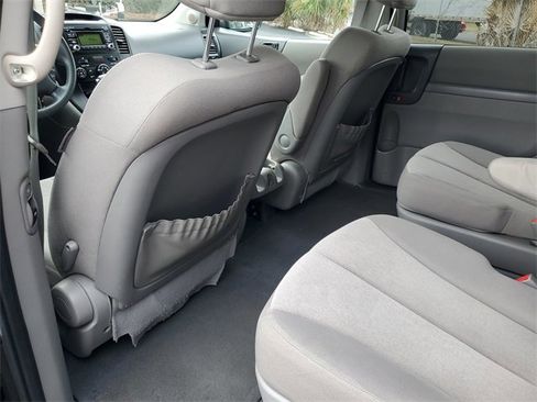 Used 2012 Kia Sedona LX w/ PWR Pkg image 12