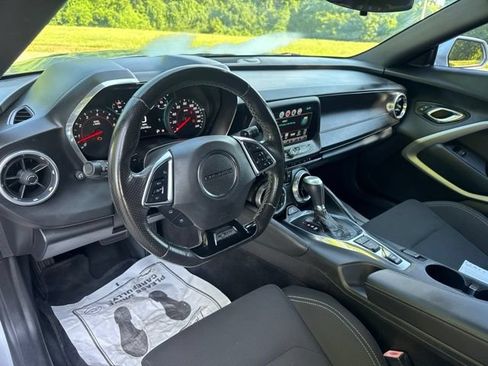 Used 2017 Chevrolet Camaro SS RWD image 15