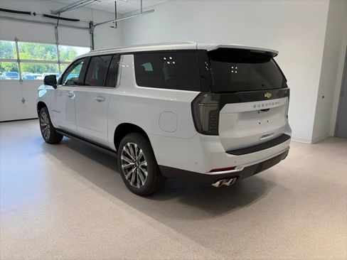 New 2026 Chevrolet Suburban High Country AWD/4WD image 4