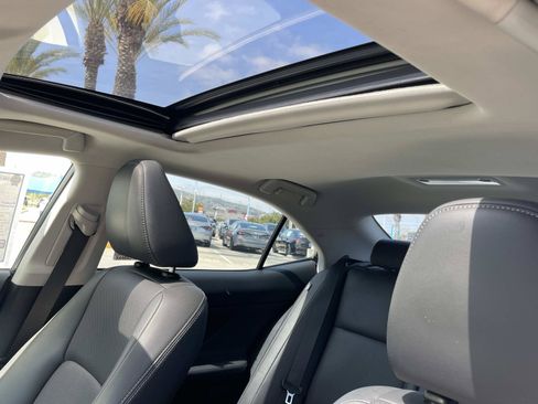 Used 2015 Lexus IS 250 RWD image 2