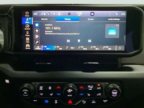 Used 2024 Jeep Wrangler Unlimited w/ Convenience Group AWD/4WD image 40