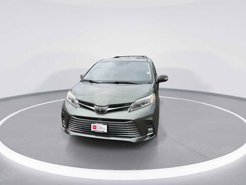 Certified 2020 Toyota Sienna Limited Premium image 3