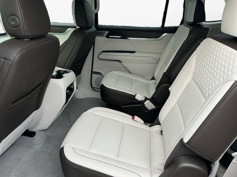 Used 2024 GMC Acadia Denali w/ Super Cruise Package image 16