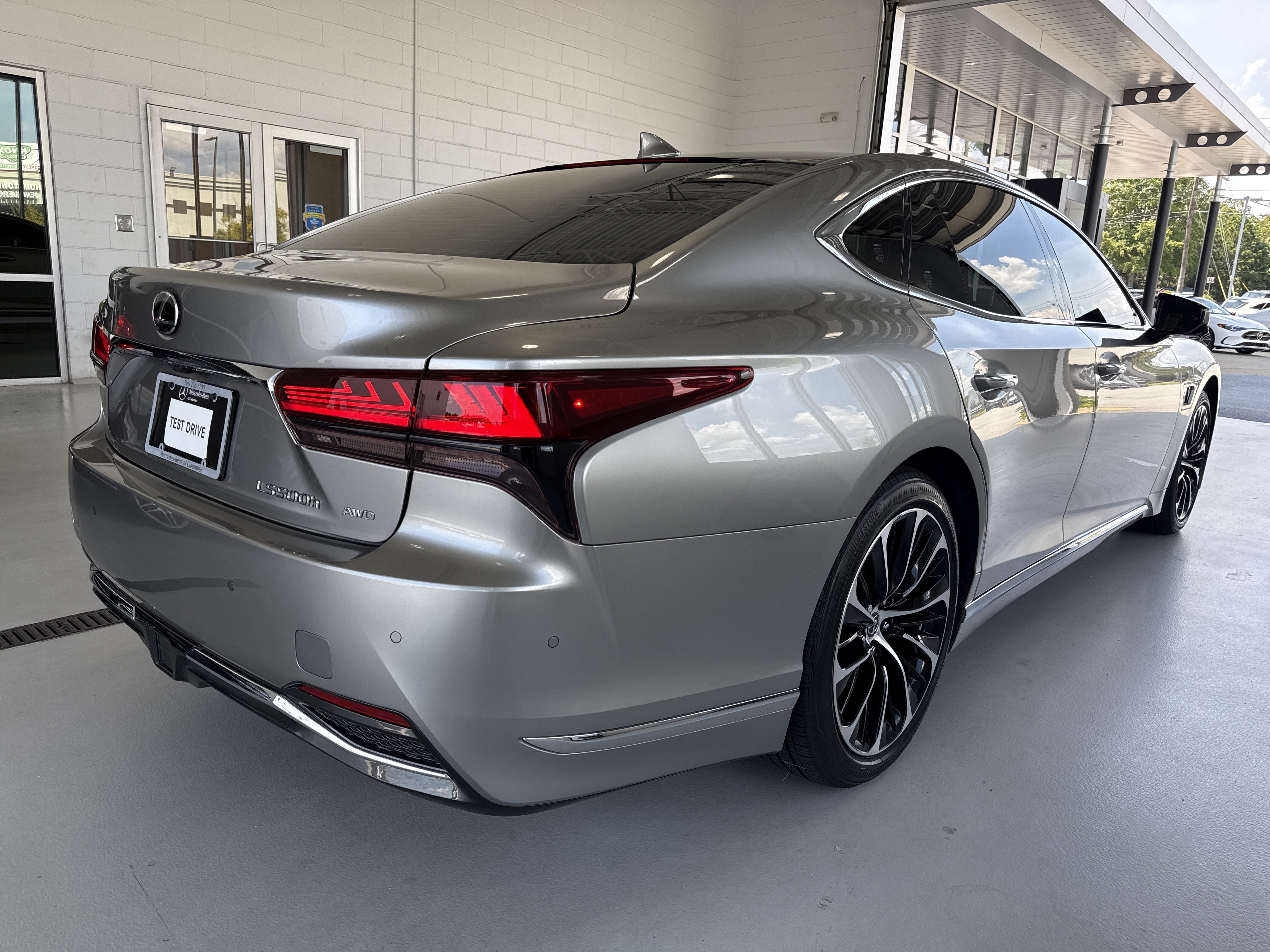 Used 2023 Lexus LS 500h AWD w/ Luxury Package image 14