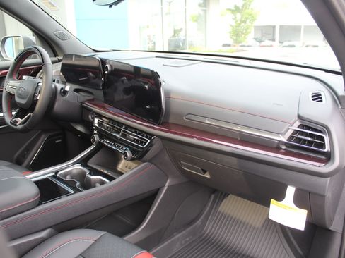New 2026 Chevrolet Traverse RS w/ LPO, Floor Liner Package AWD/4WD image 14