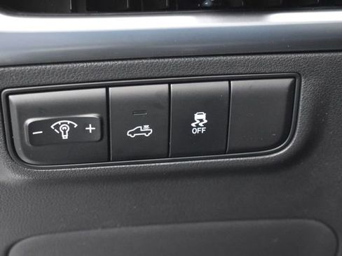 Used 2025 Hyundai Santa Cruz SE image 17