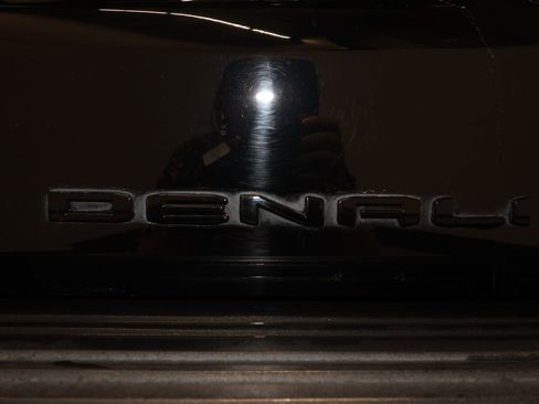 Certified 2023 GMC Yukon XL Denali w/ Advanced Technology Package AWD/4WD image 41