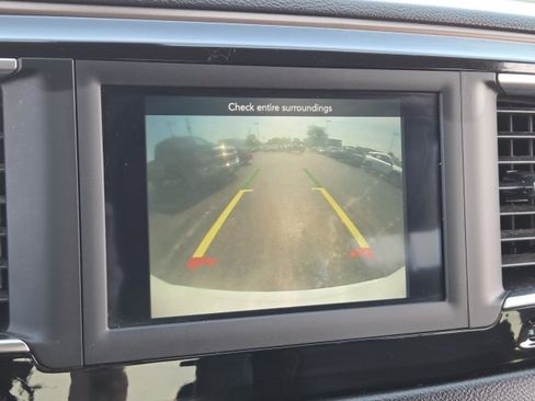 Used 2020 Chrysler Voyager Lxi FWD image 5