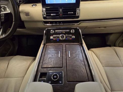 Used 2019 Lincoln Navigator Reserve AWD/4WD image 21