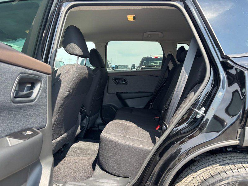 Used 2023 Nissan Rogue S AWD/4WD image 13