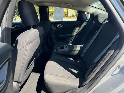 Used 2015 Chrysler 200 Limited image 9