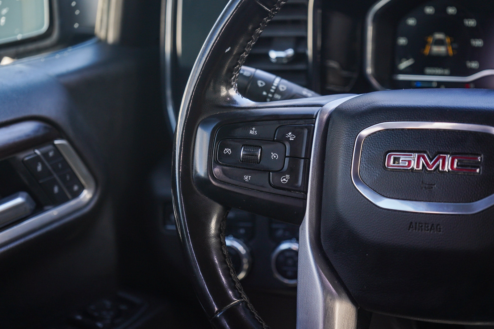 Used 2025 GMC Sierra 1500 SLT AWD/4WD image 16
