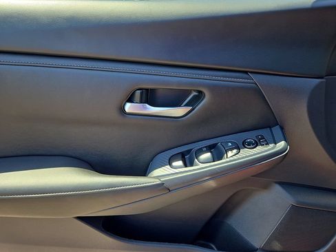 Used 2025 Nissan Sentra SV FWD image 15