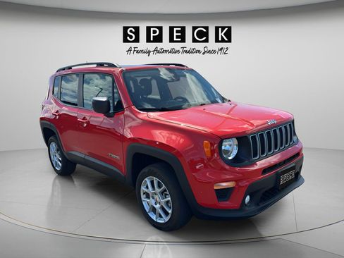 Used 2023 Jeep Renegade Latitude w/ Sun/Sound Group AWD/4WD image 7