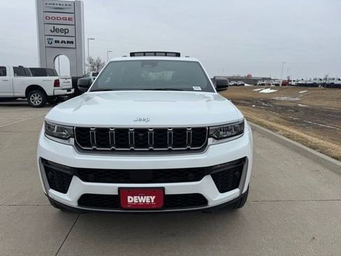 New 2026 Jeep Grand Cherokee Limited w/ Luxury Tech Group II AWD/4WD image 2