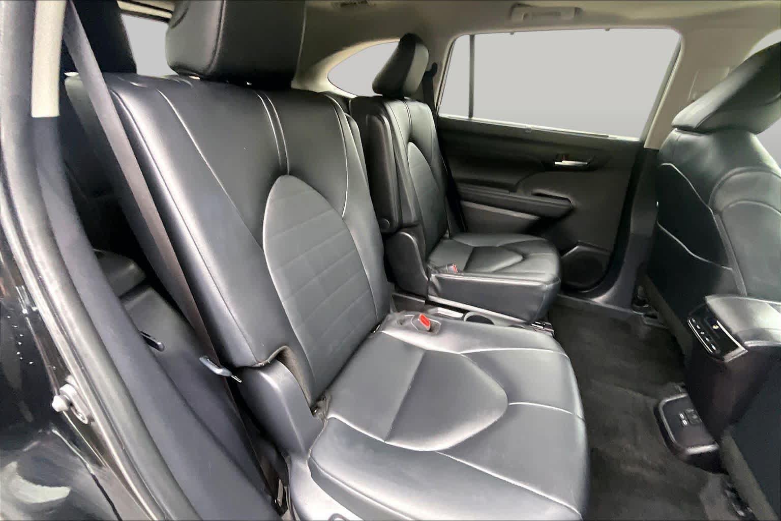 Used 2026 Toyota Highlander XLE AWD/4WD image 19