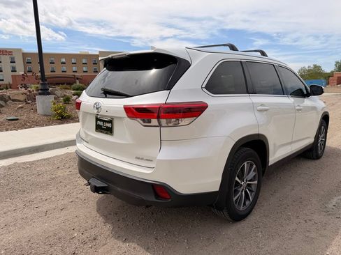 Used 2019 Toyota Highlander XLE AWD/4WD image 4