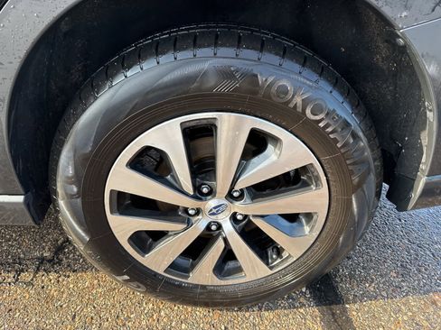 Used 2023 Subaru Outback Premium image 7