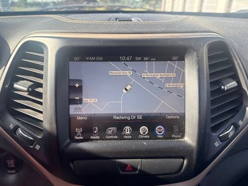 Used 2016 Jeep Cherokee Limited w/ Trailer Tow Group AWD/4WD image 14