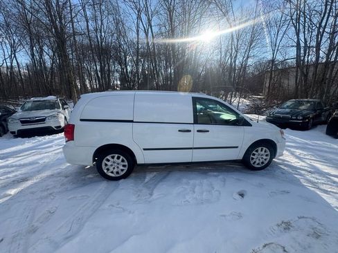 Used 2014 RAM C/V Tradesman image 8