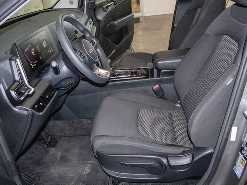 Used 2025 Kia Sportage LX AWD/4WD image 7