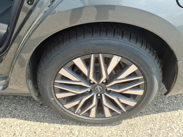 Used 2024 Nissan Altima 2.5 SV FWD image 15