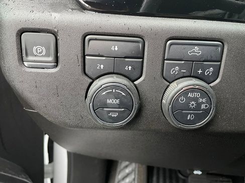 Used 2025 Chevrolet Silverado 2500 LT w/ Convenience Package image 24