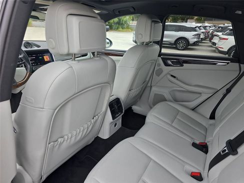 Used 2023 Porsche Macan S image 10