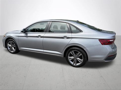 Used 2024 Volkswagen Jetta SE FWD image 7