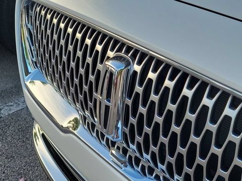 Certified 2023 Lincoln Nautilus AWD image 4