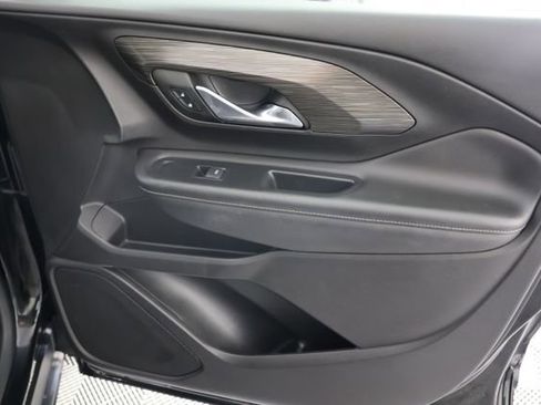 Used 2024 GMC Terrain SLT image 28