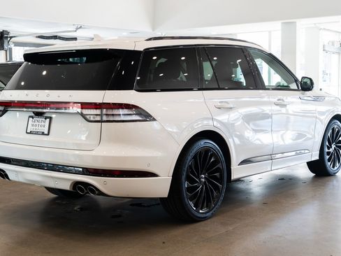 Used 2023 Lincoln Aviator Reserve w/ Equipment Group 201A image 4