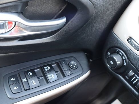 Used 2018 Jeep Cherokee Limited w/ High Altitude Package AWD/4WD image 17