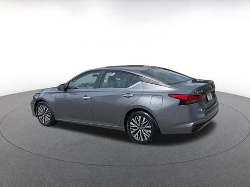 Used 2025 Nissan Altima 2.5 SV image 9