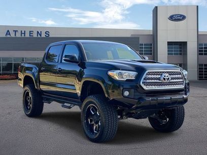 Used 2017 Toyota Tacoma TRD Sport w/ Tow Package (A/T)