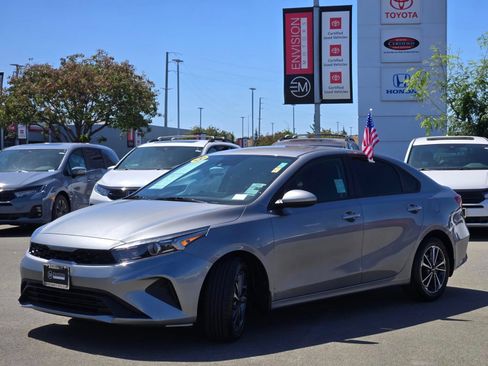 Used 2023 Kia Forte LXS FWD image 3