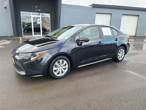 Used 2020 Toyota Corolla LE image 2