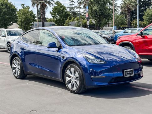 Used 2022 Tesla Model Y Long Range AWD/4WD image 5