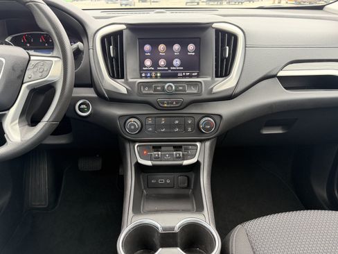 Used 2024 GMC Terrain SLE FWD image 18