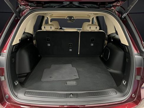 Used 2022 Jeep Grand Cherokee Limited w/ Luxury Tech Group II image 15