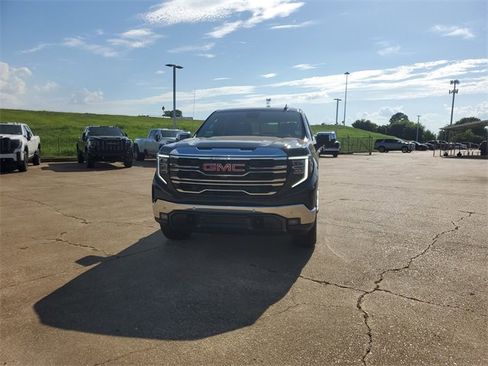 New 2026 GMC Sierra 1500 SLT image 2