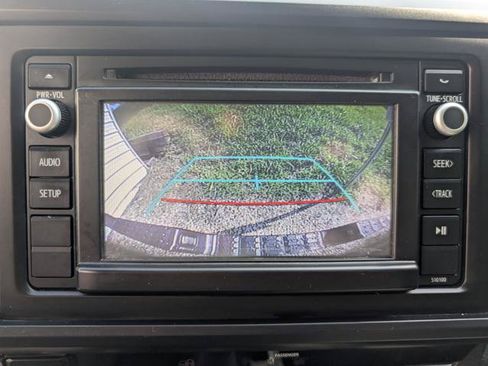 Used 2017 Toyota Tacoma SR AWD/4WD image 9