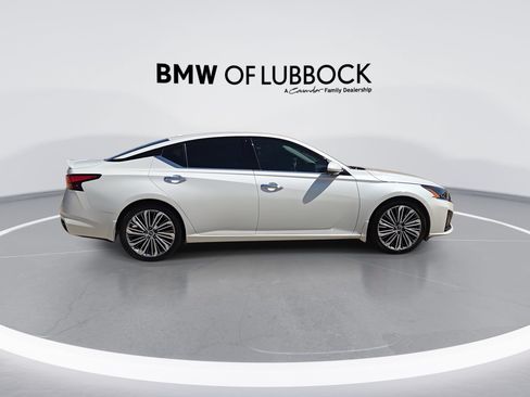 Used 2024 Nissan Altima 2.5 SL FWD image 9