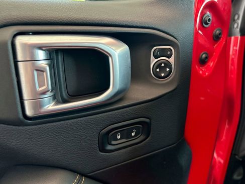 Used 2024 Jeep Wrangler Unlimited Sahara image 11