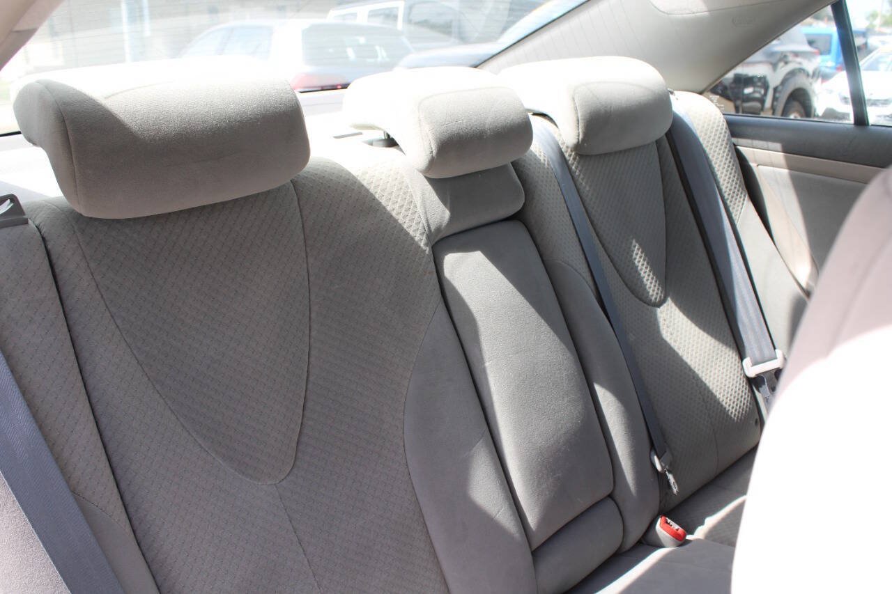 Used 2009 Toyota Camry LE FWD image 11