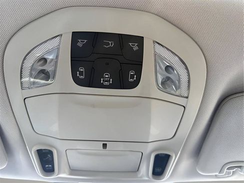 Used 2018 Chrysler Pacifica Limited w/ Advanced Safetytec Group FWD image 66