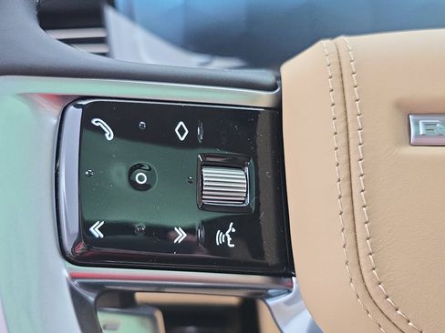 New 2026 Land Rover Range Rover SE image 17